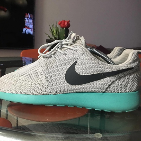 Nike Roshe Run Calypso Supreme Quickstrike - Picture 2 of 3